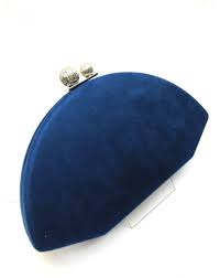 Somos tienda virtual de accesorios de moda y calidad.vendemos al por mayor y detalle tenemos servicio express y entregas. Bolsos De Fiesta Azul Marino Forma De Abanico Para Bodas Y Eventos Venta Online Bolsos Fiesta El Jardin Del Deseo S L