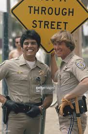 Erik Estrada As Officer Francis Llewellyn Ponch Poncherello Larry 70s Tv Shows Classic Television 80 Tv Shows