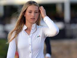 The coldness from her father and his new family — wife laurene powell and their three children, eve, reed and erin jobs — remained, even as jobs was dying. Erin Siena Jobs Education Review At Jobs Partenaires E Marketing Fr