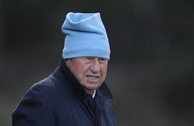 Born 18 october 1938) is a french former football player and manager known for being in charge of french side aj auxerre for more than 40 years and for leading the team to national and worldwide prominence. Fan De Guy Roux Community Facebook