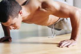 Existen numerosos ejercicios posibles para realizar en un gimnasio pero no todos son igual de efectivos. Los Mejores Ejercicios Para El Pecho En Casa Blog Moda Hombre