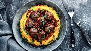 Susssaure Fleischballchen Mit Granatapfel Auf Kurbispuree Fleisch Gerichte Essen Rezepte