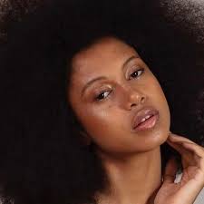 Racismo na moda: modelos expõem casos nas redes sociais