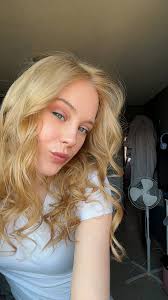 Could anyone crop me and my partner into the second picture and sharpen it  up please 🙏