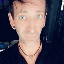 Stream bRAd yoUnG music