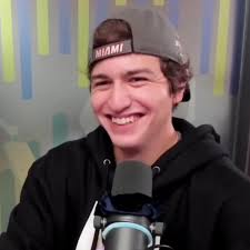 Daniel Reinoso and Luciana Gushmer Romantic Moment in Ecuador