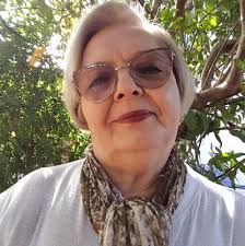 5 XÍCARAS!! O BOLO MAIS FÁCIL DO MUNDO Ingredientes: 1 xícara de farinha de  trigo 1 xícara de fubá 1 xícara de açúcar 1 xícara de leite 1 xícara de  óleo 3