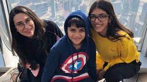 Born into bombay filmdom's legendary kapoor clan, karisma kapoor made her film debut with prem qaidi (1991) opposite harish. Karishma Kapoor S Reveals Her Kids Are More Fond Of Kareena As An Actress That Her News Nation English