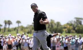 While playing in this weekend's careerbuilder challenge. Phil Mickelson Rolls Back Years To Share Us Pga Lead With Louis Oosthuizen Us Pga The Guardian