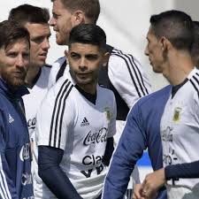 Unterstützen sie ihren lieblingsspieler bei kitbag mit kyle walker kyle walker trikots und kleidung ! La Liga Corona Spanien Nennt Datum Fur Neustart Sevilla Spieler Feiern Unerlaubt Fussball