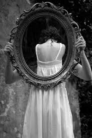 Artistic Black And White Mirror Photography Espelho Na Parede Reflexao Fotografia De Arte Preto E Branco Mirror Photography Francesca Woodman Reflection Photography