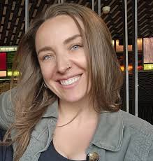 4 Ungarbejder søges i Moe's Taco (Storms Pakhus) Odense C. Hvis du vil  gerne arbejder i super hyggeligt område eller bedst går i byen sted.  Betjener kunder ved kassen og hjælper med