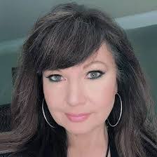 Tracy Heller's Instagram, Twitter & Facebook