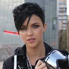 10 Chic Shaved Haircuts For Short Hair 2020 Kurzhaarfrisuren Damen Frisur Dicke Haare Haarschnitt Fur Dickes Haar