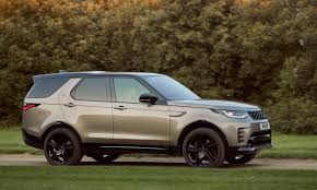 Explore this vehicle with its ingenious use of space. 2021 Land Rover Discovery First Look Autonxt
