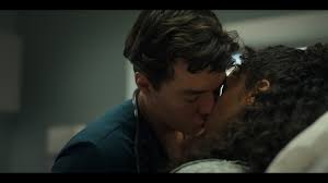 I'm a little bit..... excited! Schitt's Creek alum (and Emmy award  winner!!) Annie Murphy is joining the cast of S2 of 📺: Russian Doll.