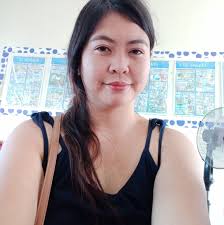 Mga bata ngayon halos lahat english speaking na, may accent pa! kami dati,  gaganigitogo lagang kagamigi magagsagaligitaga 🙄