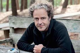 El multipremiado escritor juan forn, que desde hace muchos años estaba radicado en villa gesell pero en el itinerario de juan forn es inevitable señalar el brillante trabajo periodístico que lo llevó a encabezar en 1996 el suplemento radar de página/12, fuente. Cordoba Despide A Juan Forn Cultura La Voz Del Interior
