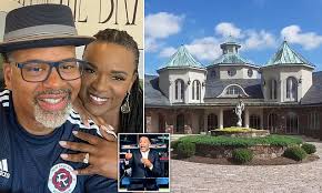 Megachurch pastor to pay ex-wife staggering monthly alimony fee after after  33 years of marriage