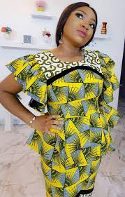 2020 decouvrez le tableau veste en pagne de johnsonirene16 sur pinterest. Pin By Merry Loum On Modeles De Taille Basse African Print Fashion Dresses African Print Dress Designs African Blouses