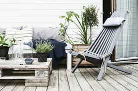 Balkon Gestalten Mit Wenig Geld Skandinavischer Stil Wirkt Elegant Schlicht Schick Und Kann Billig Balkon Gestalten Kleinen Balkon Gestalten Schoner Balkon