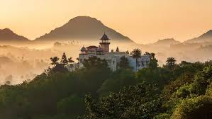 Mount Abu Places: राजस्थान के एकमात्र हिल स्टेशन का करें रुख, दिल खुश कर देंगे नज़ारें, 5 स्पॉट हैं…
