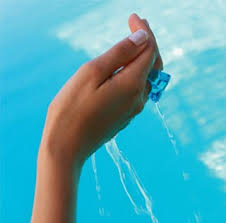 Hygienisch Und Rein Wie Man Pools Am Besten Sauber Halt Zodiac Poolcare