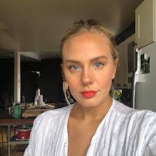 Alysha Evans's Instagram, Twitter & Facebook