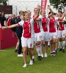 Ajax vrouwen heeft goede zaken gedaan in de strijd om de landstitel in de eredivisie vrouwen. Tweede Europese Zege Op Rij Ajax Vrouwen Vrije Tijd Amsterdam