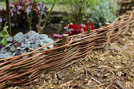 Mit der beeteinfassung von pro garden setzen sie ihren gemüsegarten perfekt in szene und grenzen ihn vom rest des. Beetbegrenzung Aus Weidenruten Selbst Bauen Nabu