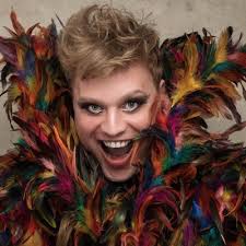 Elle Mac (@ellemac18)