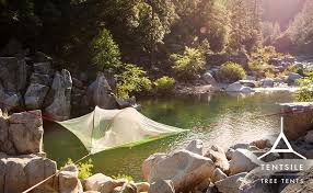 #mixflip #tentsile #campingif you are tired of sleeping on the ground when camping or you just want to try something new, unique and fun then you should take. Tentsile Stingray 3 Personen Tragbares Baumhaus Camping Und Rucksackreisen Zelt Unisex Stingray Camouflage 3 Person Amazon De Bekleidung
