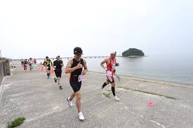 その中でも初めてのトライアスロンとして目標にしやすい種目は、スプリントデイスタンス (swim 750m bike20km run5km)、ショートデイスタンス (1500m bike40km run10km) の2種類があります。. ç¬¬33å›ž è'²éƒ¡ã‚ªãƒ¬ãƒ³ã‚¸ãƒˆãƒ©ã‚¤ã‚¢ã‚¹ãƒ­ãƒ³å¤§ä¼š Lawson Do Sports å…¨å›½ã®ãƒžãƒ©ã‚½ãƒ³ ãƒˆãƒ©ã‚¤ã‚¢ã‚¹ãƒ­ãƒ³ è‡ªè»¢è»Šãƒ¬ãƒ¼ã‚¹ç­‰ã®ã‚¹ãƒãƒ¼ãƒ„å¤§ä¼šã®ã‚¨ãƒ³ãƒˆãƒªãƒ¼ã‚µã‚¤ãƒˆ