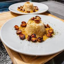 Qui Connait La Sauce Madere Cette Sauce Est Prepare A Base De Madere Un Vin Doux Portugais Produit Dans L Archipel De Made In 2020 Food Vegan Recipes Recipes