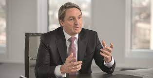 We look for interesting themes that provide content, he continued, adding that the power we will see in open banking and apis is bigger than that survey showed. Stefan Bender Uber Den Deutsche Bank Umbau Finance Magazin