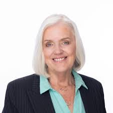 Laurie Bateman's Instagram, Twitter & Facebook