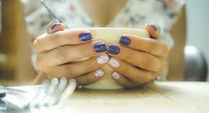 Tono morados , naranjas , fuscias , rosas claros piel intermedia: Que Color De Esmalte Deben Pintarse Las Morena