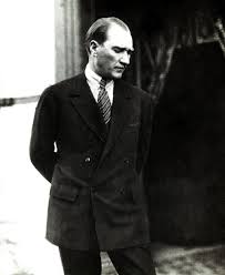 Ataturk Un Giyimiyle Mankenlere Tas Cikartan 9 Fotografi Mustafakem Wallpapers Hintergrund Atat Photo Double Breasted Suit Jacket Celebrity Wallpapers