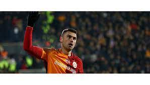 Beijing guoan formasıyla sahaya çıktı maçta gol perdesini açan, ikinciyi hazırlayan ve üçüncüdeki penaltıyı yaptıran futbolcu, uzakdoğulu burak yılmaz'ın takıma dönmesi önemli bir etki yaptı. Burak Yilmaz Dan Fenerbahce Ye Gonderme Ntv