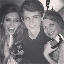 Robbie Kay And His Sisters Fiona And Camilla Robbie Kay Robbie Robbie Kay Peter Pan