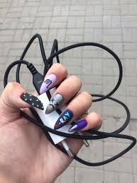 Poner este tipo de uñas es una cosa, pero quitarlas a veces también es necesario y se debe hacer con mucho cuidado, pues no quieres lastimarte ni estropear tus manos. Ballerinanails Beautifulnails Brightnails Brownnails Burgundynails Disneynails Graynails Unas Postizas De Gel Manicura De Unas Unas De Maquillaje