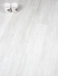 Egger Cascina Pine Is A Great Choice For Customers Who Want A Good Quality Light Coloured Grey Lamina White Laminate Flooring White Laminate White Wood Floors