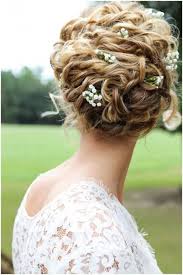 45 Charming Bride S Wedding Hairstyles For Naturally Curly Hair Curly Wedding Hair Curly Hair Styles Naturally Natural Wedding Hairstyles