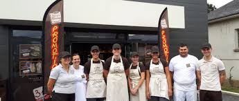 Louis s'est reconverti dans la boulangerie il y a 10 ans après des études de commerces et un début de carrière. Nouvelle Ouverture A Aze Boulangerie Louise