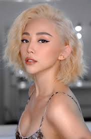 Tóc Tiên nhuộm tóc bạch kim, fan đồng loạt khen hết lời