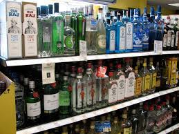 Gin) es un aguardiente inglés derivado del genever holandés. Gin Wikipedia