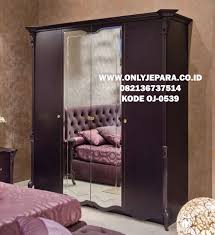 Lemari pakaian model terbaru minimalis modern dan klasik warna putih cat duco 3 pintu kayu jepara desain almari baju 2020 harga murah yang cocok sebagai furniture kamar rumah anda yang nyaman. Lemari Pakaian 4 Pintu Terbaru Mewah Lemari Pakaian Mewah 2020 Toko Furniture Jepara
