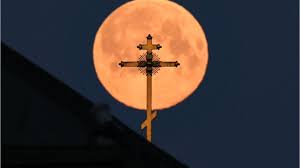 While most of the world is confined to their homes the pink supermoon rises over the shard skyscraper in london on april 7, 2020. Super Pink Moon 2020 10 Stunning Photos Of April S Full Moon Fox23 News