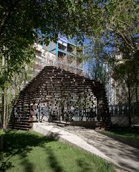 Canopystair is a modular system of steps that can be attached without tools to form a spiral staircase around a tree trunk, allowing one to walk up into the canopy above. Columnless Canopy Olgooco Archdaily