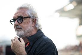 Jun 11, 2021 · è salpato definitivamente verso nuovi lidi lo spettacolare yacht force blue di flavio briatore, orgoglio non solo del patron del billionaire, ma anche dei nostri mari.oggi la maestosa. Flavio Briatore Im Krankenhaus Sportmanager An Covid 19 Erkrankt Gala De